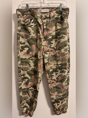 Levi High Rise Joggers Pink Camo